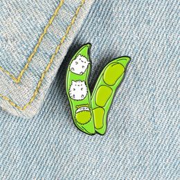 Bébrandis de dessin animé bébé broches pour femmes mignon chaton blanc épingle en émail vert plante verte végétal badge épingle de chemise de chemise bijoux