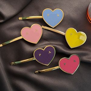 Pinces à cheveux en émail coeur de pêche Barrettes en acier inoxydable lettre solide pince à cheveux en métal couleur de mode barrettes d'amour marque de créateur bijoux de cheveux de luxe