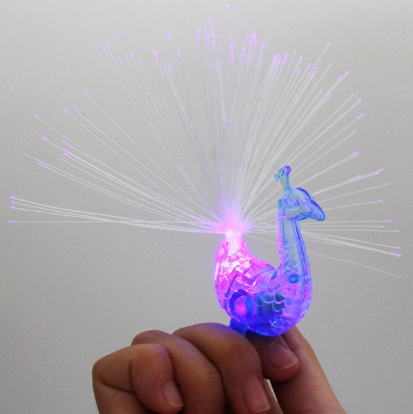 Luz de dedo de pavo real Anillos de luz LED coloridos Gadgets de fiesta Anillo de dedo de pavo real Led Suministros de fiesta