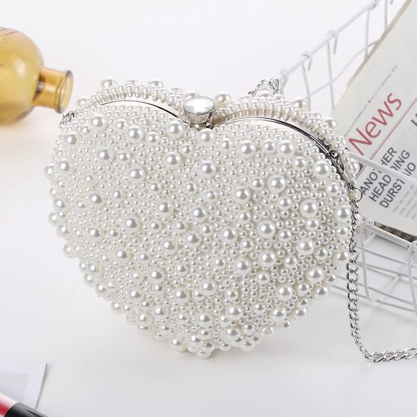 Sac à dîner en perles japonais et coréen de style coréen pour femmes en forme de coeur élégant sac de fête de fête sac à corps crossbody sac 240119