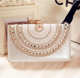 Bolsos de noche de perlas 2016, bolsos de mano nupciales con cuentas de cristal para mujer, bolsos de mano baratos y modestos con lazo, bolsos de mano con diamantes de imitación, bolso elegante Hand3322733