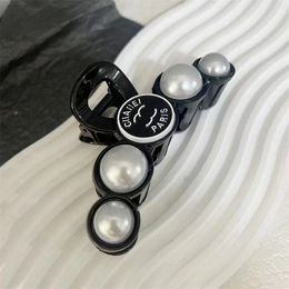 Pearl Hair Clips Barrettes Designer High-End Crystal Brand Letter Arch Claw Clip Hoofddeksel Haarspeld Shark Achter hoofd Lepel Pan Big Clasp