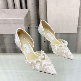 Zapatos de novia de encaje de perlas Bombas sexy Ahueca hacia fuera Bomba de diseñador Sandalias de lujo para mujer Resbalones en punta puntiaguda Tacón de aguja Zapatos de fiesta de boda elegantes de alta calidad para mujer