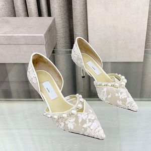Chaussures nuptiales en dentelle perle sexy pompes creux de créateur pompe femme sandales de luxe glisse à bout pointu talon talon de qualité supérieure