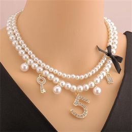 Collier de perles pour femmes, court, petit parfum, style multicouche, mode, 5 mots, chaîne de clavicule en perles de cristal