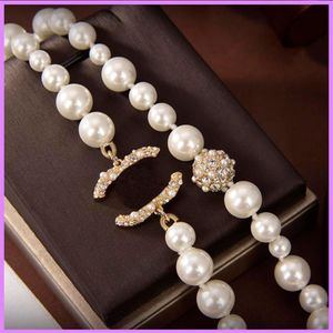 Collier perlé dames colliers de mode dorés designers bijoux pour femmes chaînes collier avec diamants accessoires cadeaux2513