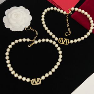 Colliers de perles Pendentifs de créateurs Bijoux Or V Lover Cravates Chaînes Diamant Hommes Femmes Accessoires de fête Charme