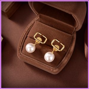 Pearl NIEUWE GOUD OOR BELDTS Dames Mode Letter Oorbellen Voor Party Bruiloft Dames Ontwerpers Oorbel Mens Voor Geschenken Designer Sieraden D2112133F