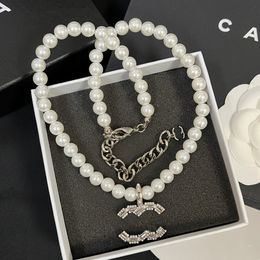 Parelhanger Designer Charmeketting Nieuwe lange ketting Hoge kwaliteit Merk verandert niet van kleur Halloween-cadeau-sieraden 2024