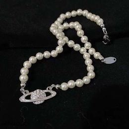 Pearl Sterling Saturn Womens Sier Collier Designer Jewlry Accessory Mini Bas Relief Choker Crystals blancs 16inch Lenth Chain VVS Famous Jelwel