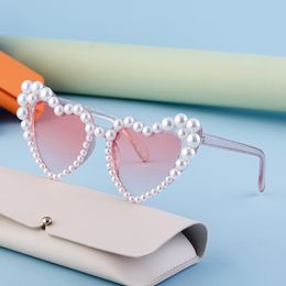 Gafas de sol de perlas Gafas en forma de corazón de moda para mujer Diseñador de marca Corazón de melocotón Marco grande Gafas de sol de moda para niña suave para conducir Fiesta Vacaciones Playa