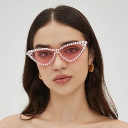 Lunettes de soleil en perles Lunettes en forme de coeur à la mode Cadre en œil de chat pour femmes Lunettes de soleil à la mode pour filles douces pour la conduite Fête Vacances Plage