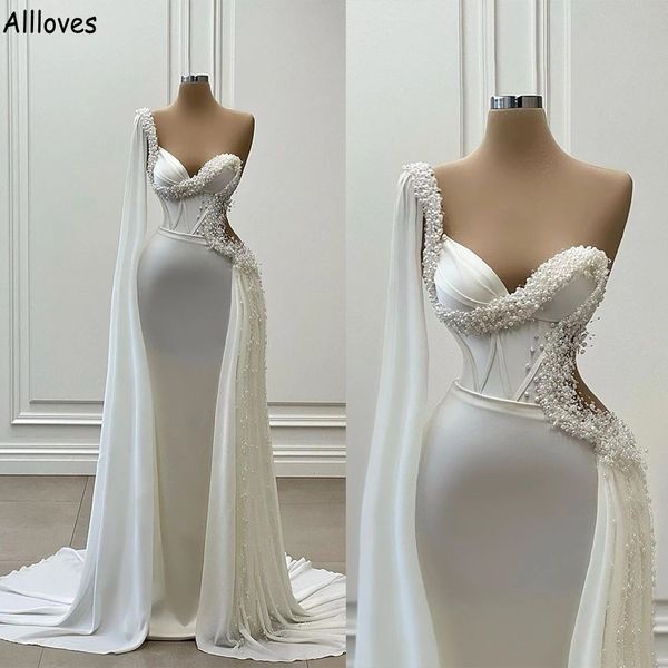 Perlas Marfil Satén Sirena Vestidos de novia con abrigo largo Un hombro Tul Peplum Vestidos de novia Tallas grandes Tren de barrido Árabe Aso Ebi Vestidos De Novia CL1457