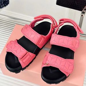 peep toe femmes sandales à semelle épaisse 2024 été nouvelle arrivée en cuir véritable de haute qualité designer de luxe en dehors des vacances plage femme gladiateur sandales