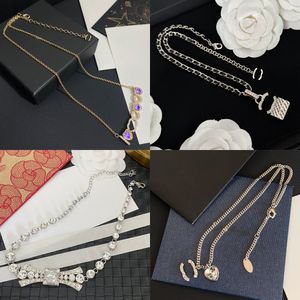 Lettre de marque pendentielle Colliers de créateurs célèbres Chaîne de collier Gold plaqué Crystal Sinaire Collier Women Party Bijoux ACCESSOIRES