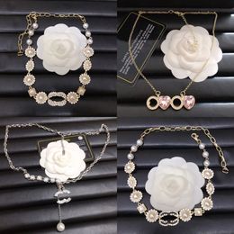Colliers haut de gamme pendentifs styles femmes 20 collier or plaqué sier titane en acier concepteur marque marque Crystal Pearl Wedding Jewelry Cadeaux