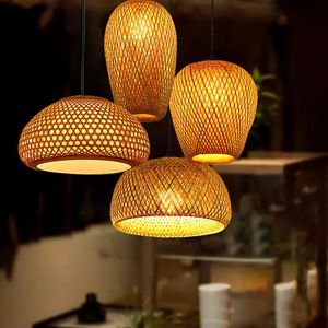 Lampes suspendues 1pc lustre en bambou fait à la main rotin tissage éclairage lampe d'art rétro pour café bar restaurant avec source de lumièrePendentif