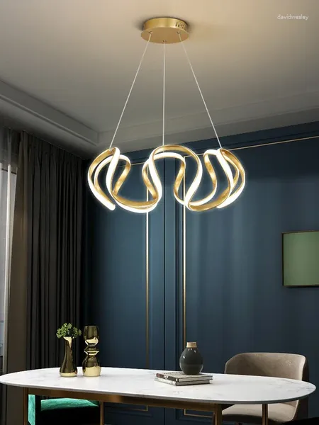 Lampes suspendues Cantine Lustre Lumière et luxueux Post-moderne LED Lampe de table de salle à manger Personnalité créative Fleur en forme spéciale
