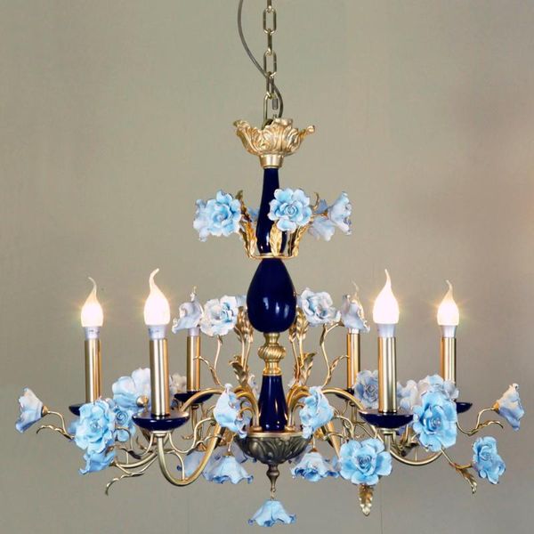 Lustre classique de lampes pendantes avec des fleurs de porcelaine de cadre de laiton et de marbre pour le salon Dinning
