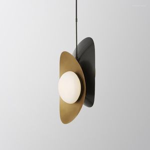 Lampes suspendues Lustre de salon créatif Restaurant post-moderne minimaliste Étude de conception de chevet de chambre à coucher personnalisée