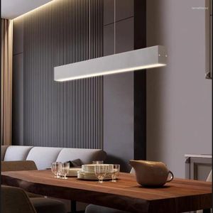 Lampes suspendues Lustre de salle à manger Simple Lignes minimalistes modernes Lumière de table nordique Comptoir de bar créatif Lampe design longue bande