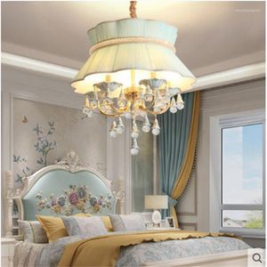Hangende lampen Europees kristallen kroonluchter eenvoudige creatieve keramische warme romantische slaapkamer led licht luxe moderne eetkamer