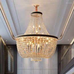 Hanglampen high-end luxe Europees duplex gebouw grote kroonluchter villa woonkamer holle licht kristallen lichten lang