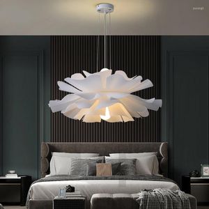 Lampes suspendues Lampe à LED moderne Chambre Plafonnier Simple Lustre chaud Design nordique Pétales 2023 Luminaires suspendus