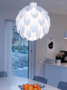 Hangende lampen Noordse en lantaarns eenvoudige moderne designer slaapkamer studie woonkamer lamp persoonlijkheid bloemblad fruit kroonluchter