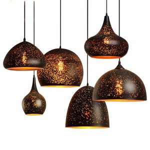 Lámparas colgantes Nordic Indoor Vintage Iron Loft Porous Retro Etching Lampshade Bar Restaurante Industrial Wind Rust E27 110-220V Lámpara