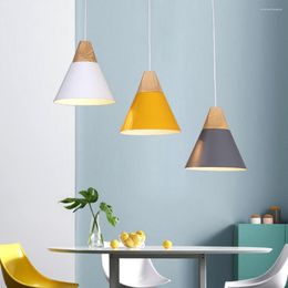 Lampes suspendues LED nordique lumières en bois lampe de salle à manger décor coloré lampe à main en aluminium solide chambre Cocina Accesorio Lampara