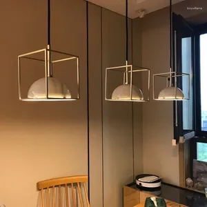 Lampes suspendues Lustre LED en marbre de fer minimaliste nordique adapté à la chambre à coucher, petite table à manger moderne, luminaires d'éclairage