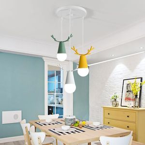 Lampes suspendues Nordic Restaurant Lustre 3 Moderne Minimaliste Elk Bois Personnalité Créative Macaron Loft Lait Thé Boutique Lumières Décoratives