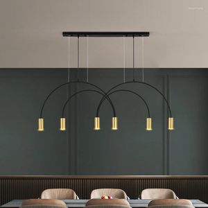 Lampes suspendues Nordic Retro Arched LED Lustre Salon Table À Manger Magasin De Vêtements En Fer Forgé Ligne Art Simple Éclairage Décoratif