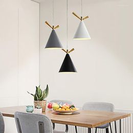 Lampes suspendues Restaurant Lustre Trois Fin Post Moderne Simple Bar Unique Éclairage Ménage Table