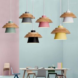 Lampes Suspendues Le Nordique Moderne Minimaliste Chambre Petit Lustre Fer Bois Bol Hall Creative Personnalité Macarons Restaurant LED WJ1012