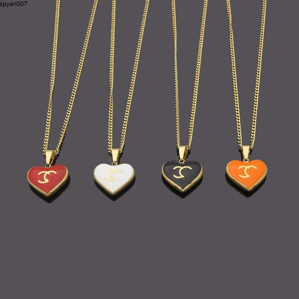 Pendentif Designer de luxe Noir Blanc Orange Rouge Coeur Pendentif Collier Élégant Amour 18k Or Argent Rose En Acier Inoxydable Graver Bijoux Cadeau