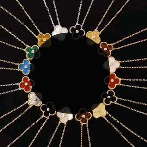 Collier pendentif Collier de concepteur de luxe Collier de créateur de femmes collier de fleur unique Collier de suspension de coquilles