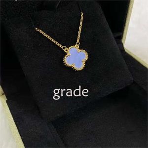 Collier pendant Colliers pendants Luxury Love Clover Designer Charm pour les femmes Light Purple Stone Diamond Goth Sailormoon Sœur sœur Whale Moisanite Chain Choker 400