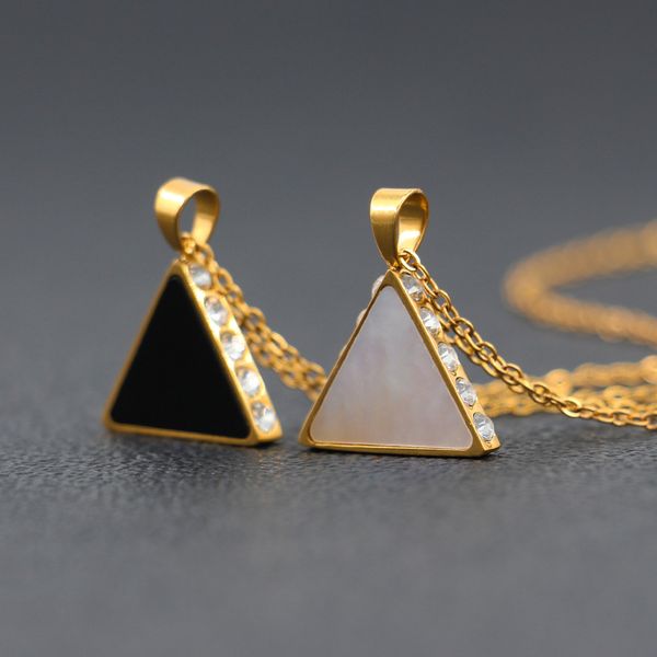 Collier pendentif Triangle classique simple lunette en nacre blanche et noire avec diamant chaîne de clavicule de niche de luxe légère en acier inoxydable pour femme