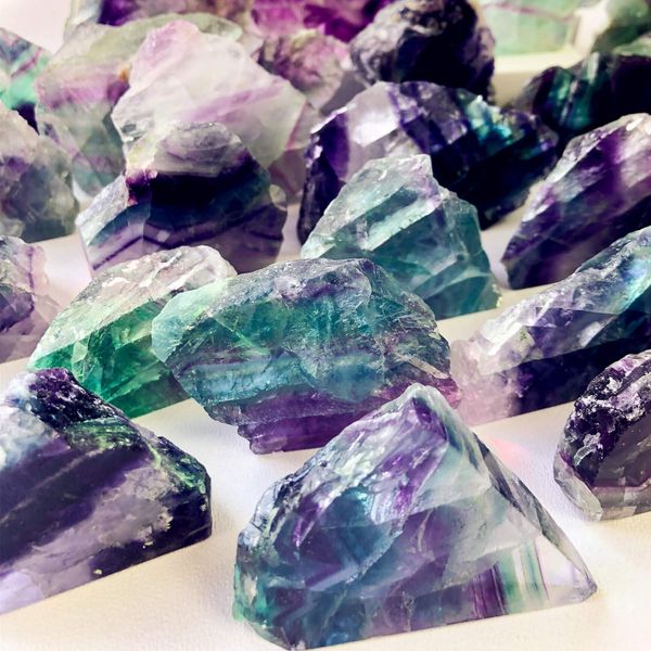Collares pendientes 1 Lb Gran Fluorita en bruto Piedra Cristal Arco iris natural Púrpura Verde Mineral Espécimen Piedras preciosas Cristales curativos Y S amHrZ