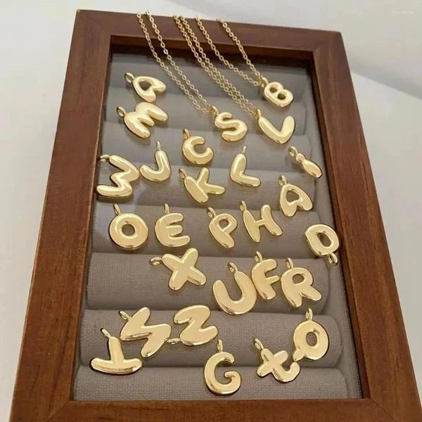 Colliers pendants 10pcs ballon lisse 26 lettres Collier pour femmes hommes petits bijoux de chaîne de charme alphabet en alphabet hip-hop plaqué or