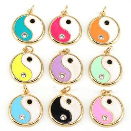 Hangende kettingen 10 stks kleurrijke email ronde yinyang vorm goud cz religieuze charme ketting armband 17 mm