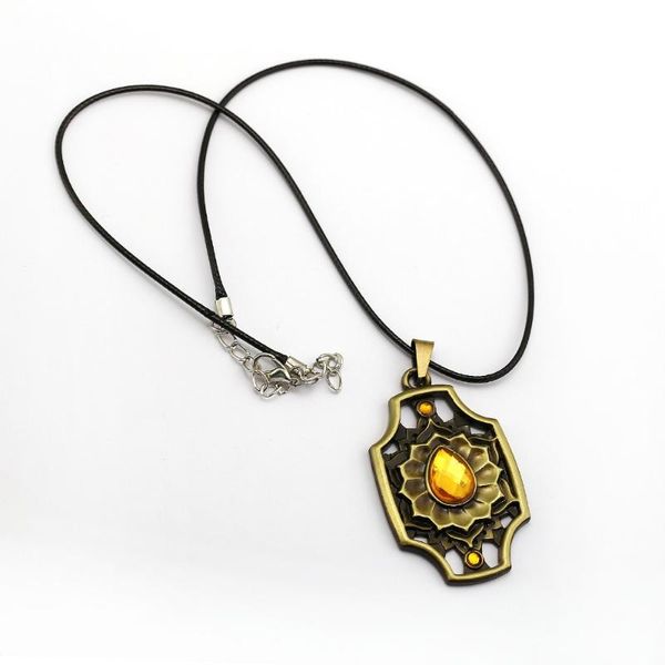 Collares pendientes 10 unids/lote Dota 2 collar Ember Spirit cristal amarillo cadena de cuerda de moda mujeres hombres encanto regalos juego joyería colgante