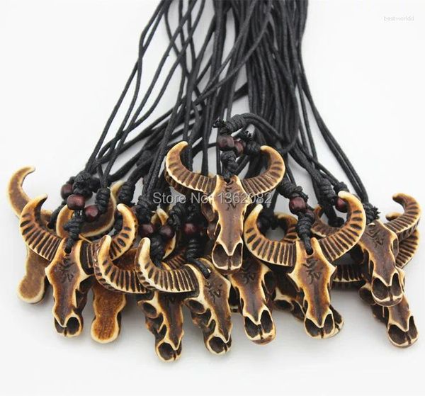 Collares colgantes 12 unids / lote Imitación Yak Hueso Tallado OM Tribal Vaca Toro Cabeza Cráneo Collar Amuleto Regalo MN503