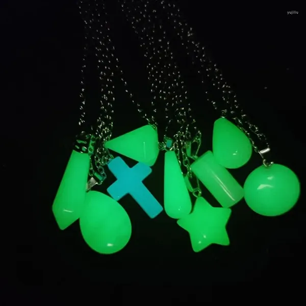 Pendentif Colliers 15PC Lumineux Pierre Hexagone Croix Coeur Goutte D'eau Charmes Chromatique Glowing Glow Dans Le Collier Sombre Fabrication De Bijoux