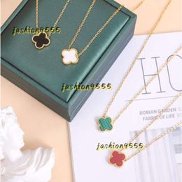 Hangertjeskettingen 18K gouden sieraden kettingen Luxe designer ketting Bloemen Klavertje vier Cleef Fashional Hangertjesketting Bruiloft Sieraden Cadeau 2024