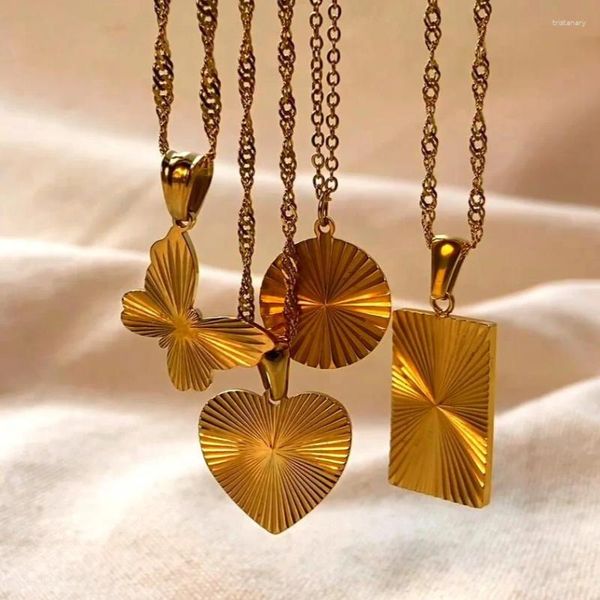 Collares colgantes Collar chapado en oro de 18 quilates Estilo INS Estilo redondo Mariposa en forma de corazón Ropa diaria de moda Acero inoxidable