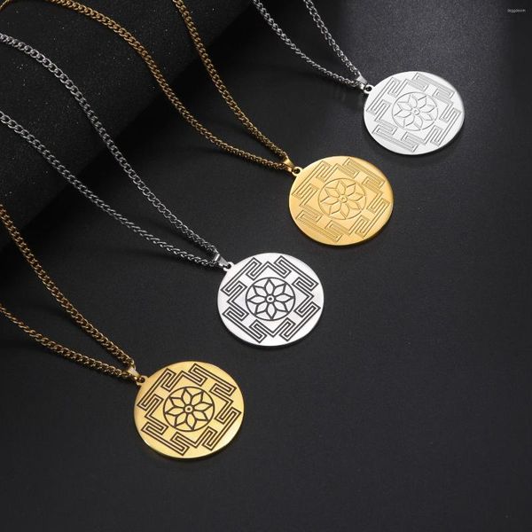 Collares colgantes Collar de acero inoxidable chapado en oro de 18 quilates Patrón personalizado Budismo Flor de loto dorada