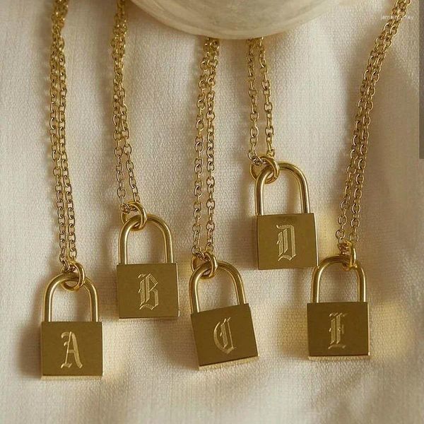 Collares colgantes 18k chapado en oro de acero inoxidable inicial antiguo letra inglesa collar de bloqueo cuadrado para mujeres regalo de joyería a prueba de agua